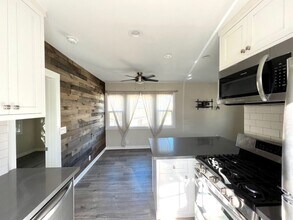 2053 Pierpont Blvd in Ventura, CA - Building Photo - Building Photo