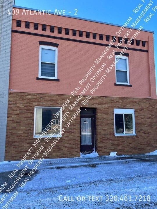 409 Atlantic Ave in Morris, MN - Building Photo