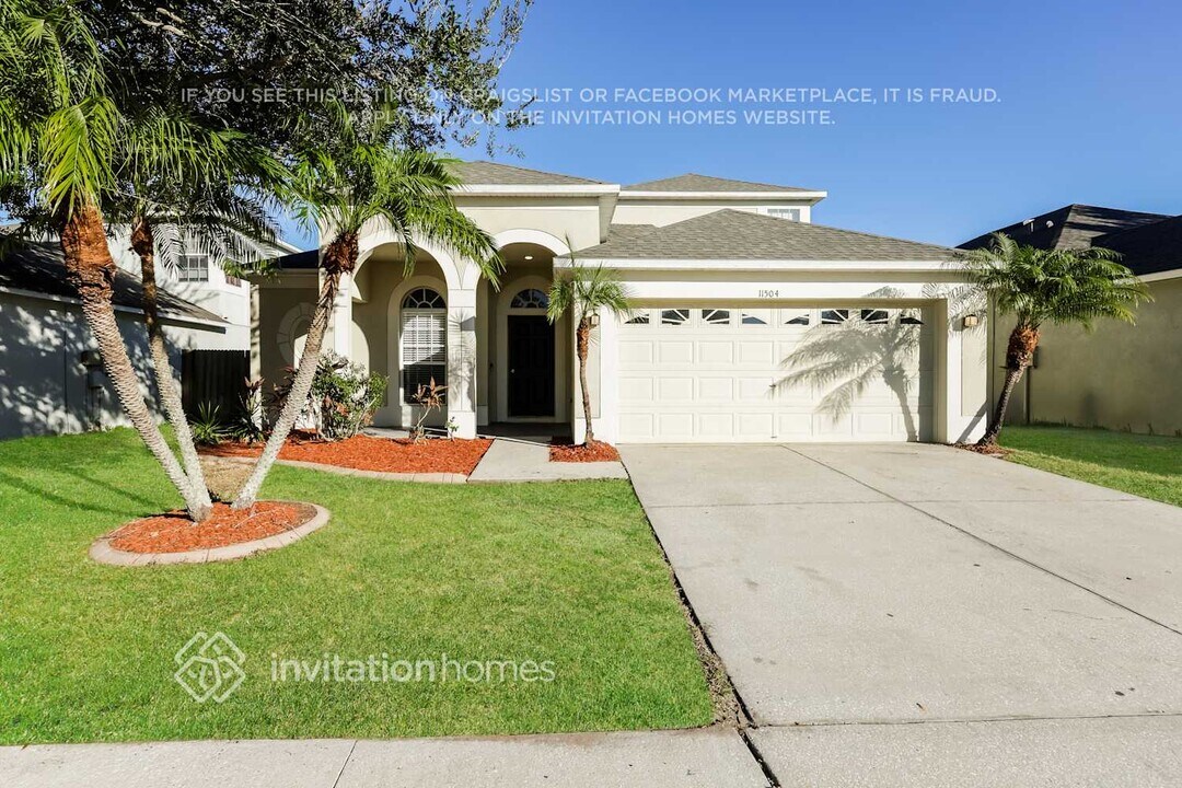 11504 Village Brook Dr in Riverview, FL - Building Photo