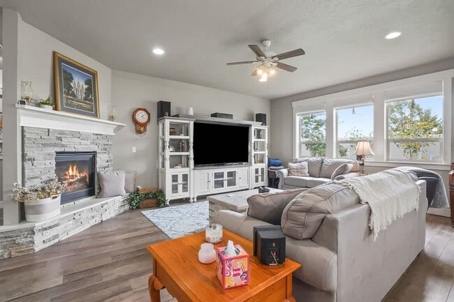 18713 Easter Peak Ave in Nampa, ID - Building Photo - Building Photo