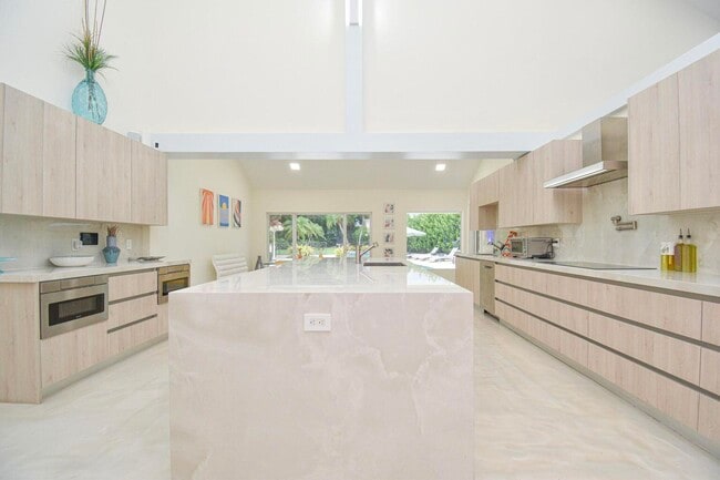 property at 7351 Valencia Dr