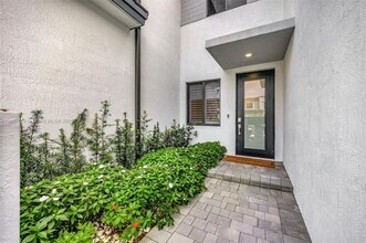 8282 SW 120th Ter in Kendall, FL - Building Photo - Building Photo