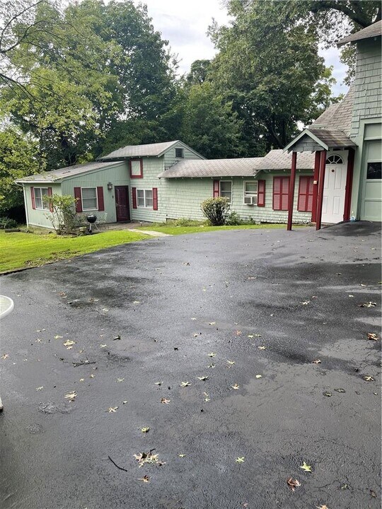 203 Rockland Rd in Pearl River, NY - Building Photo