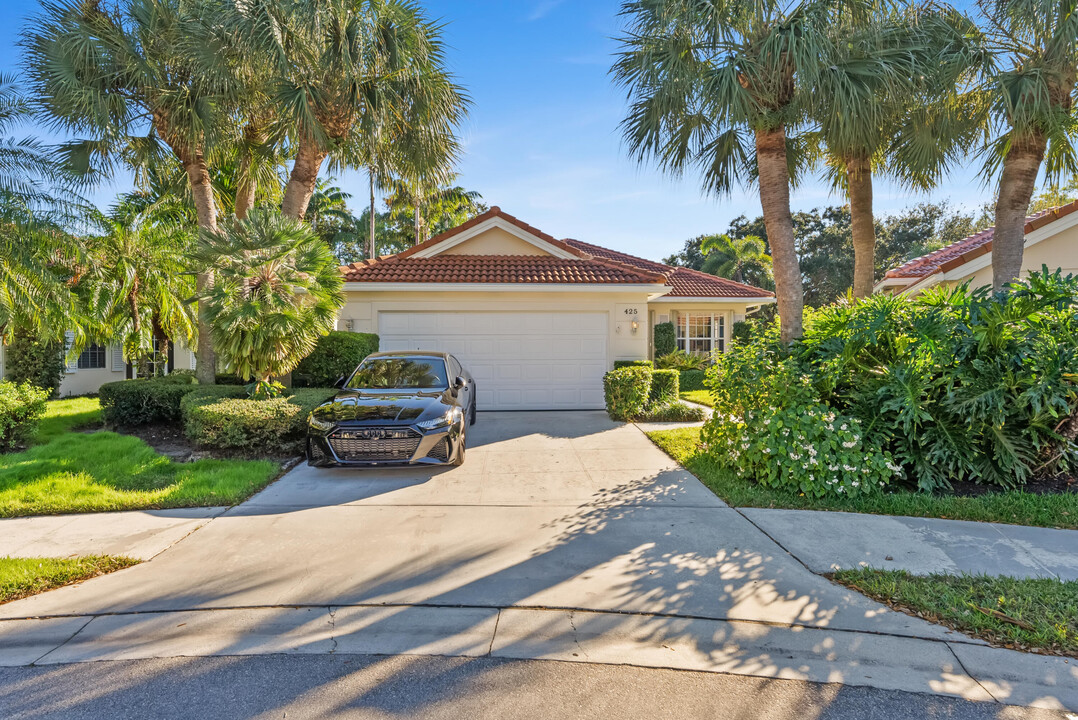 425 Kelsey Park Dr in Palm Beach Gardens, FL - Building Photo