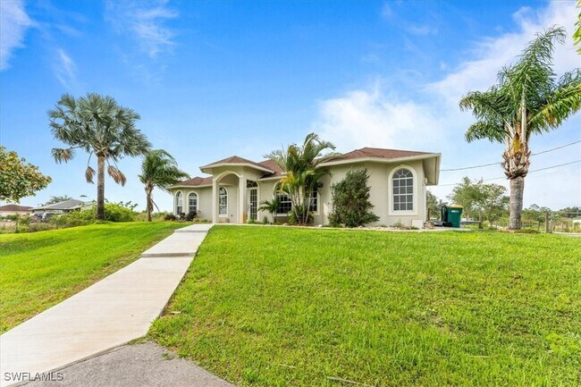 4045 24th Ave NE in Naples, FL - Building Photo - Building Photo