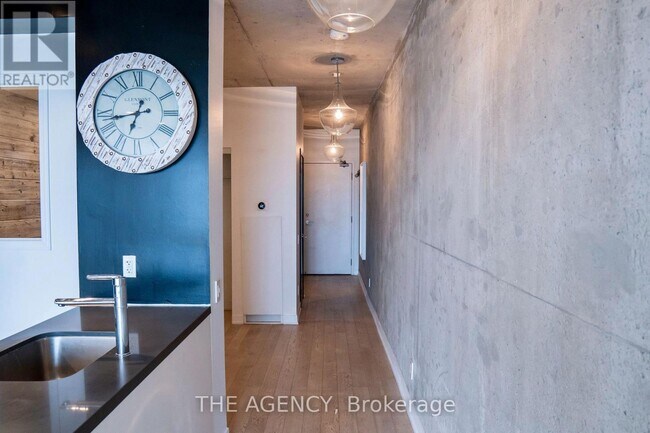 319-319 Carlaw Ave in Toronto, ON - Building Photo - Building Photo