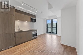 20-1020 Edward St in Toronto, ON - Building Photo - Building Photo