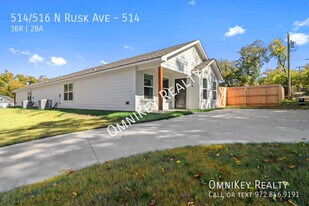 514-516 N Rusk Ave in Denison, TX - Building Photo