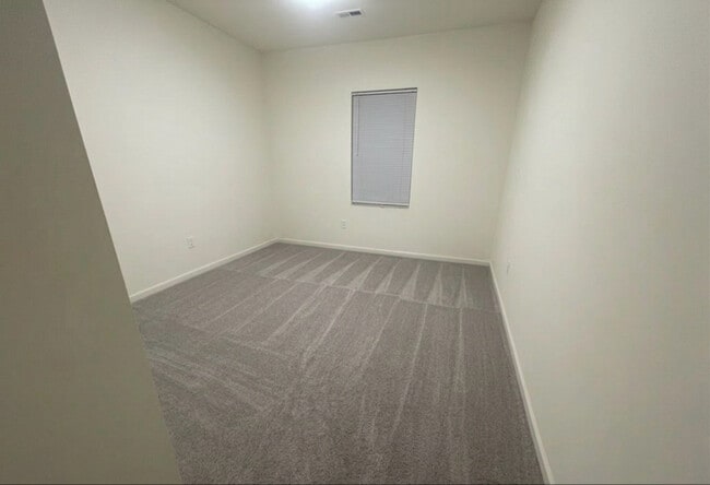 960 Rift Vly Dr in Zebulon, NC - Foto de edificio - Building Photo