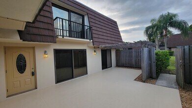 606 6th Ln in Palm Beach Gardens, FL - Building Photo - Building Photo