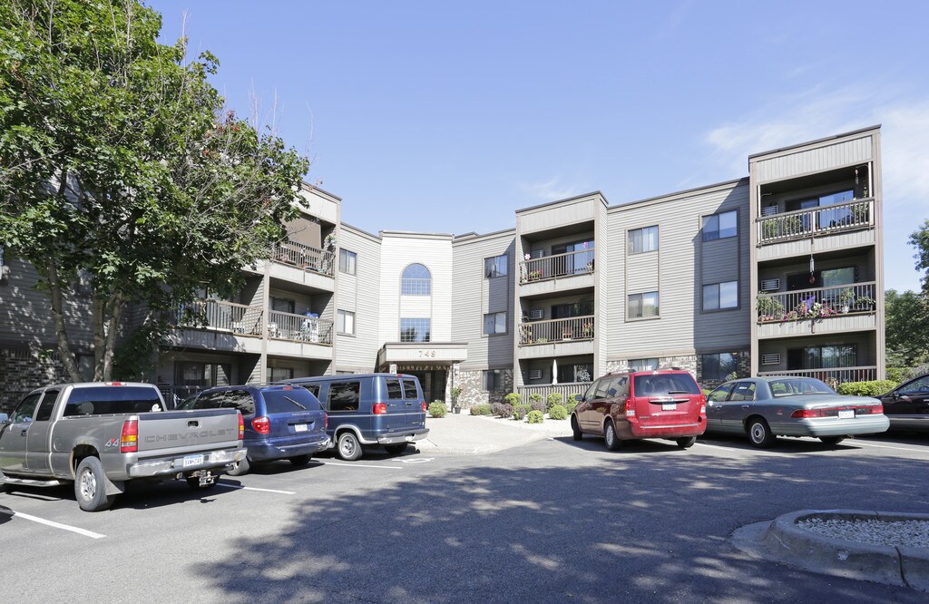 Dellwood Estates Anoka, MN Apartments