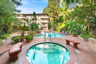 2700 Cahuenga Blvd in Los Angeles, CA - Building Photo - Building Photo