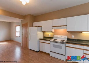 60 Parkview Ct in North Liberty, IA - Building Photo - Building Photo