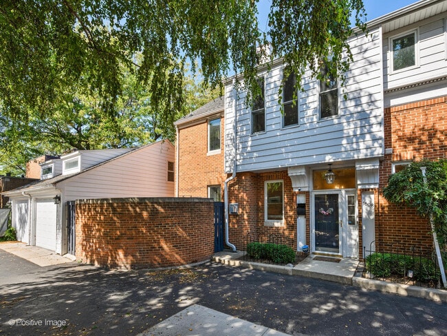 property at 1608 N Larrabee St