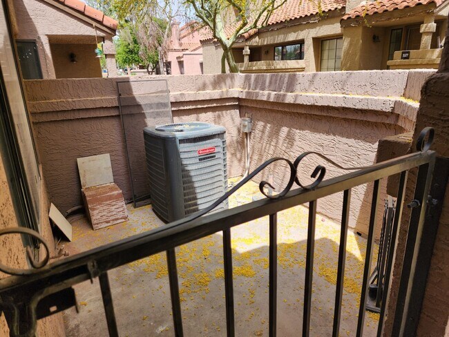 609 E Mesquite Cir, Unit C117 in Tempe, AZ - Building Photo - Building Photo