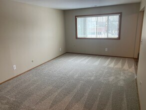 1966 Burton St SE in Grand Rapids, MI - Building Photo - Building Photo