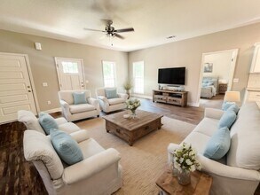 215 Silverthorn Dr in Brooklet, GA - Building Photo - Building Photo