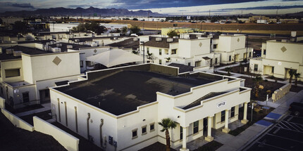 Alameda Palms in El Paso, TX - Foto de edificio - Building Photo