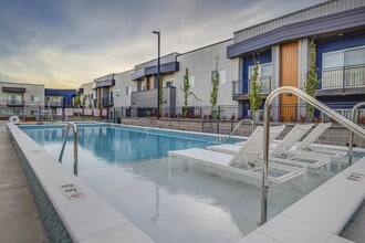 The Opal Apartments in West Valley City, UT - Foto de edificio - Building Photo