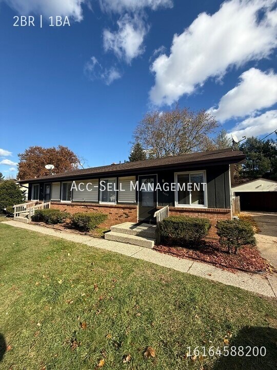 5962 Ridgebrook Ave SE in Kentwood, MI - Building Photo