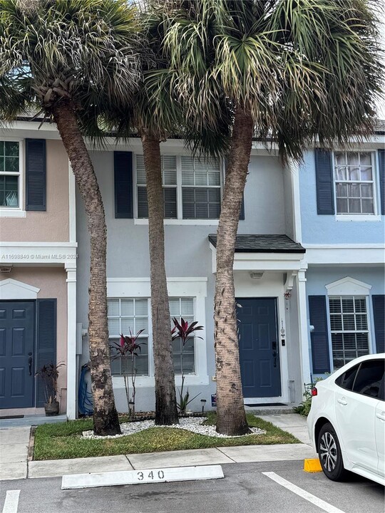 3317 Cabaret Ln in Margate, FL - Foto de edificio