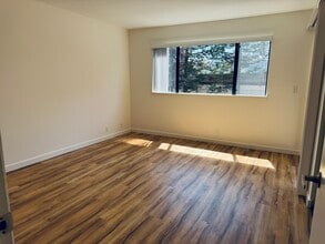 20709 Celeste Cir, Unit 1BR1BA Condo in Cupertino, CA - Foto de edificio - Building Photo