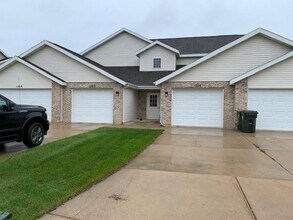 1207 Stonewood Crossing in Sun Prairie, WI - Building Photo - Building Photo
