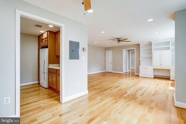 3515 Washington Blvd, Unit 210 in Arlington, VA - Building Photo - Building Photo
