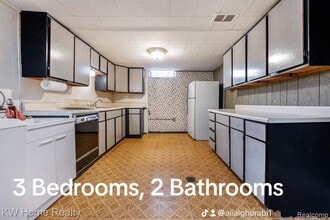 8160 Woodbine St in Dearborn Heights, MI - Building Photo - Building Photo