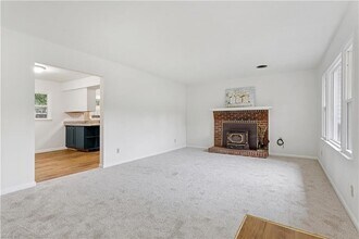 73 Stanley Dr in Newport News, VA - Foto de edificio - Building Photo