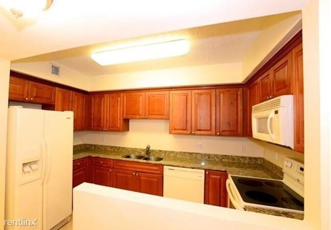 101 Sidonia Ave-Unit -Apt 201 in Coral Gables, FL - Building Photo - Building Photo