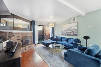 7135 Firmament Ave in Los Angeles, CA - Foto de edificio - Building Photo