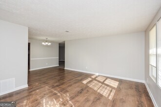 5176 Martins Crossing Rd in Stone Mountain, GA - Building Photo - Building Photo