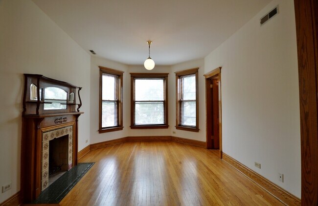 1742 W Addison St, Unit 2 in Chicago, IL - Foto de edificio - Building Photo