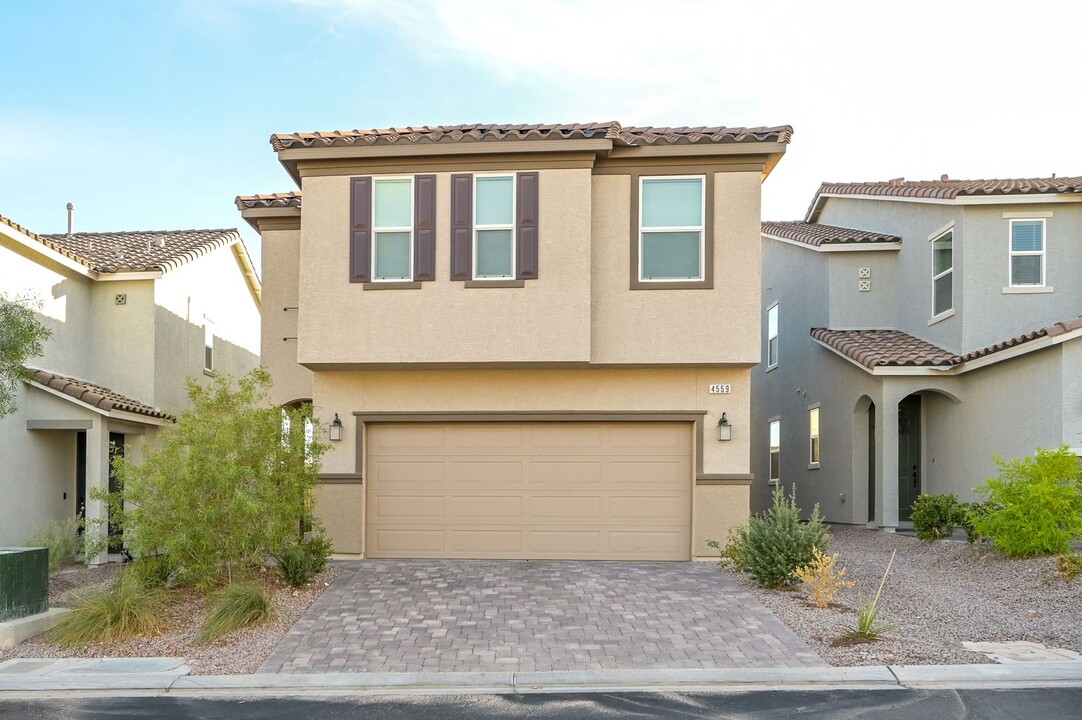 4559 Swimming Minnow Ave in Las Vegas, NV - Building Photo