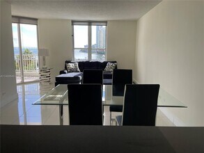 701 Brickell Key Blvd, Unit 701 in Miami, FL - Building Photo - Building Photo