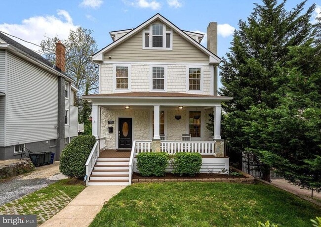 property at 2925 South Dakota Ave NE