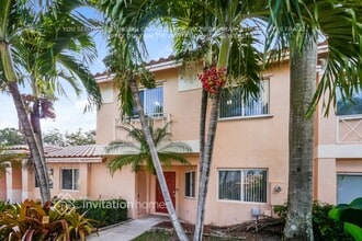 620 208th Cir in Pembroke Pines, FL - Foto de edificio - Building Photo