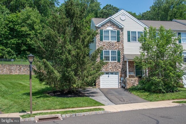 3738 Swetland Dr in Doylestown, PA - Foto de edificio - Building Photo