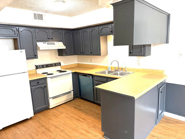 3149 O'Neal Ln in Baton Rouge, LA - Foto de edificio - Building Photo