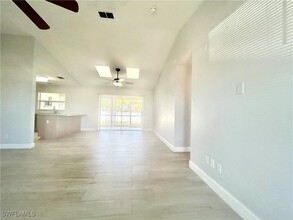 1203 SW 34th St in Cape Coral, FL - Foto de edificio - Building Photo