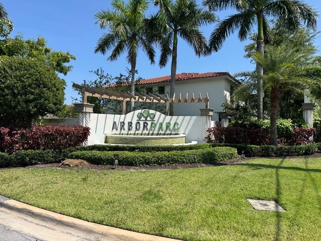 2037 Oysterwood Ln in Riviera Beach, FL - Building Photo - Building Photo