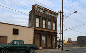 2647 Colerain Ave in Cincinnati, OH - Building Photo - Building Photo