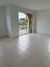 8842 W Flagler St in Miami, FL - Building Photo - Building Photo