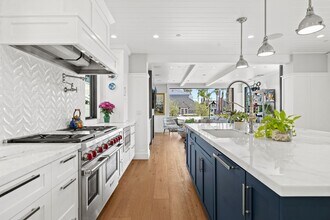 201 Opal Ave in Newport Beach, CA - Foto de edificio - Building Photo