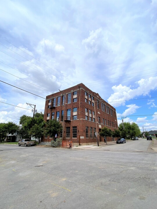 College Avenue Lofts in Fort Worth, TX - Building Photo