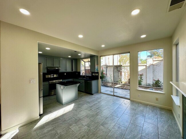 39836 Potrero Dr in Newark, CA - Building Photo - Building Photo