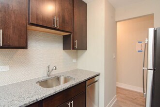 533 W Surf St in Chicago, IL - Building Photo - Building Photo