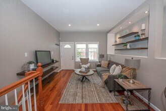 2025 Parrish St in Philadelphia, PA - Foto de edificio - Building Photo