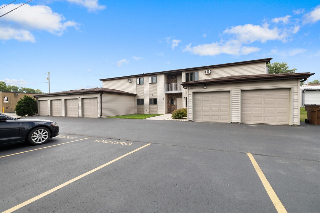 1005 S Lake St in Neenah, WI - Building Photo